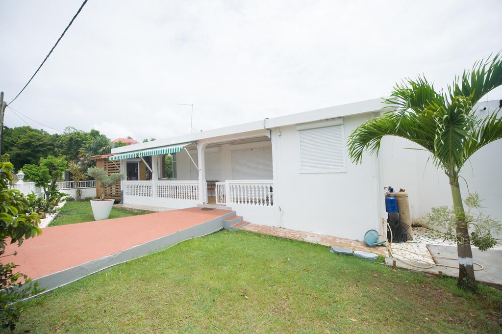 Maison d'hôtes Locastudio - Grenadine Sainte-Anne (Grande-Terre)
